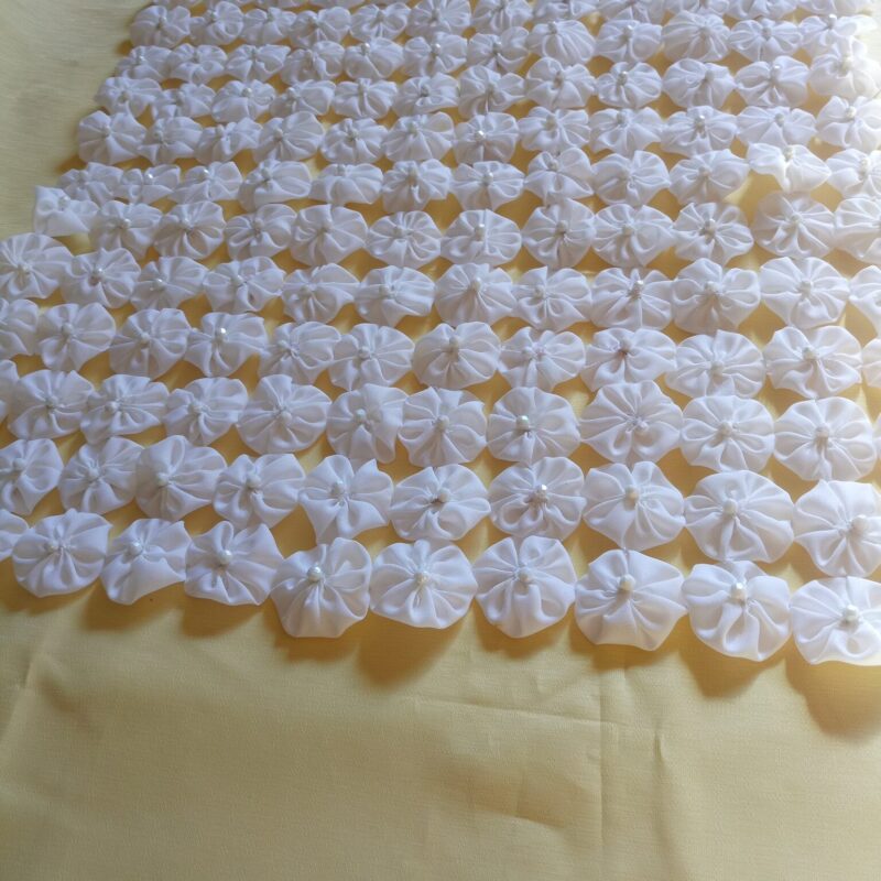 Toalhinha de Fuxico Branca - 45 X 45 CM