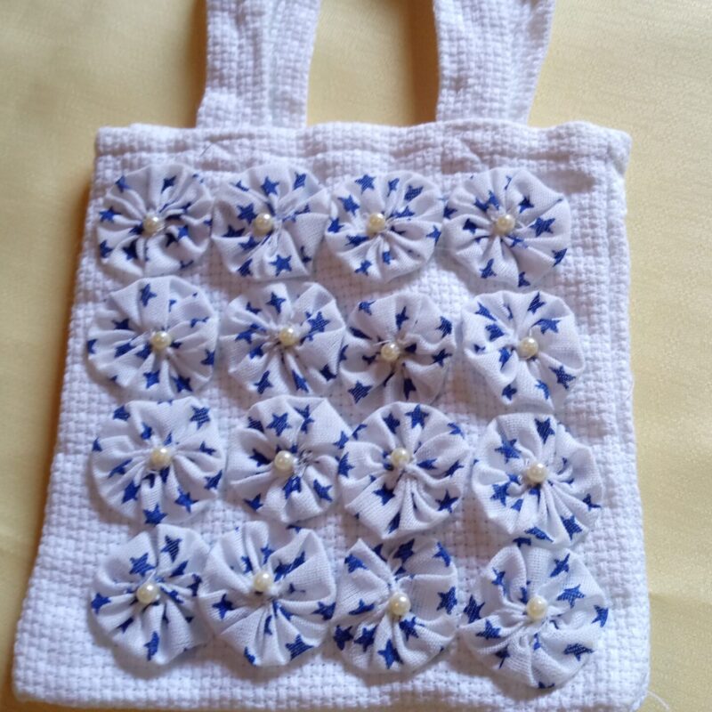 Bolsinha Criança Fuxico - 12 x 12 cm